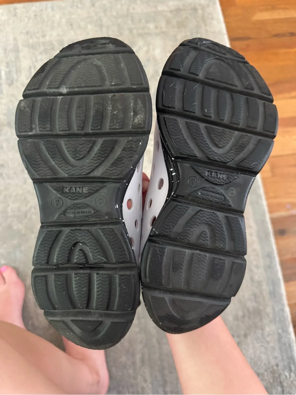 Men/Women Athletic Slip-On Shoes in White and Black
